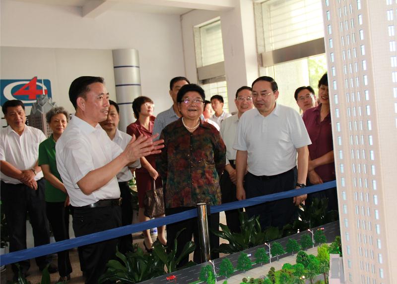 2012年9月，中國關心下一代工作委員會主任顧秀蓮來公司調研
