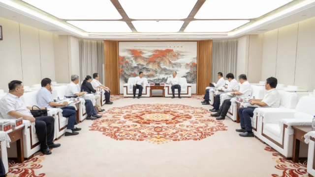 莫鼎革會見克拉瑪依市委副書記、市長陳凱